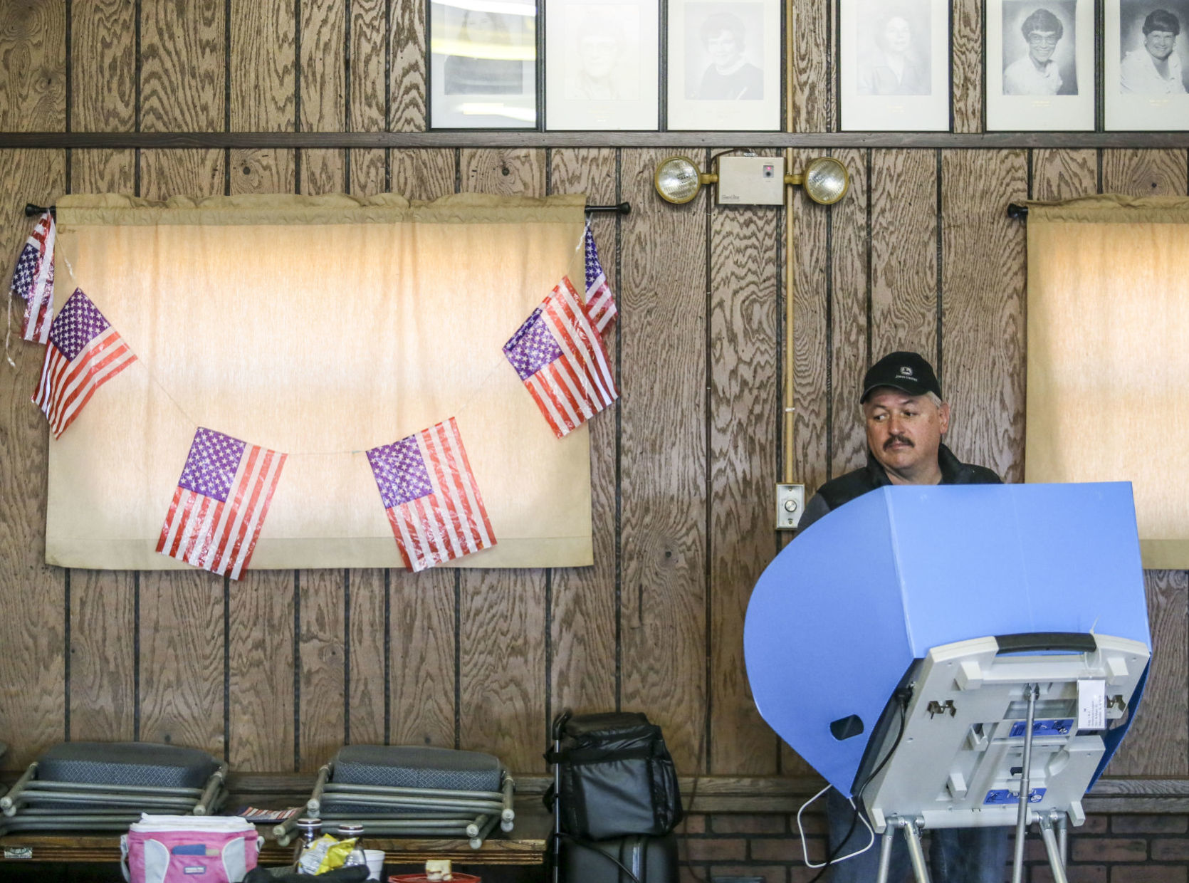 031720-ill-voting-jg-01.JPG